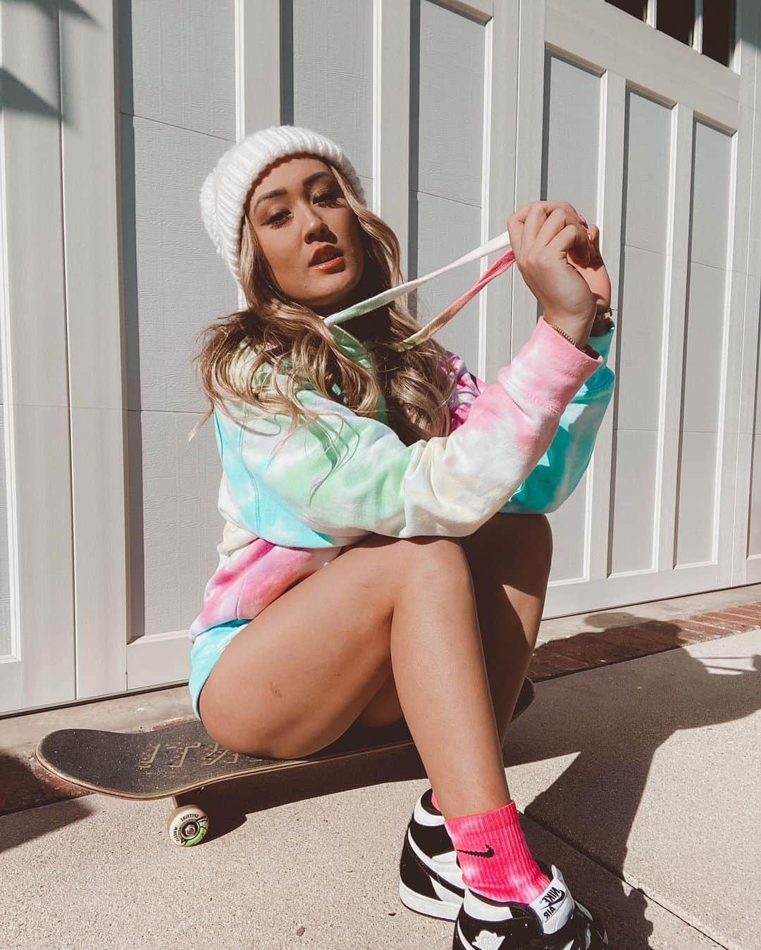 Lauren Riihimakiさんのインスタグラム写真 - (Lauren RiihimakiInstagram)「u fck with free tie dye?!??!? last few days of the holiday promo to get a ✨FREE✨ tie dye kit with every Art Club hoodie or sweatpant purchase 🌈❤️✨ a thank you for making this year  brighter, despite some crazy 2020 shit. Link in bio to shop ✨」12月28日 7時14分 - laurdiy