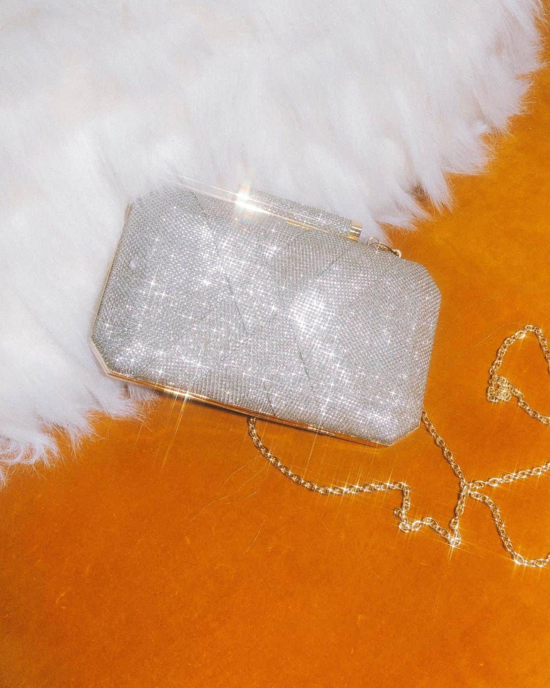 Macy'sさんのインスタグラム写真 - (Macy'sInstagram)「Fuzzy slippers and a sparkly clutch, all you need to command the room. • Celebrate 2021 your way (even if we’re all staying home)」12月28日 7時12分 - macys