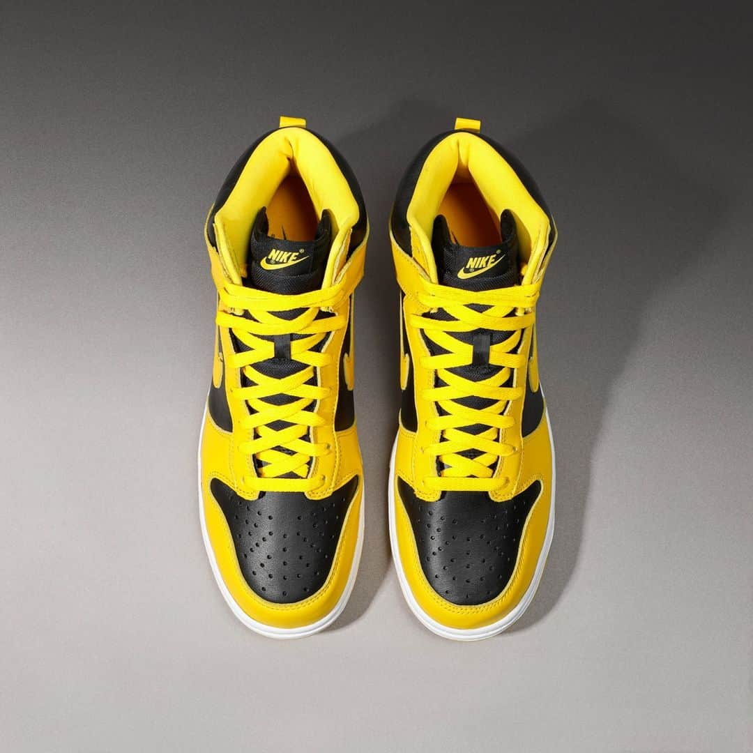 Flight Clubさんのインスタグラム写真 - (Flight ClubInstagram)「Released in December 2020, the Dunk High SP 'Iowa' emerges as a reissue of an original 1985 Be True to Your School colorway, honoring the University of Iowa Hawkeyes with a mix of black and Varsity Maize leather across the upper.」12月28日 7時30分 - flightclub