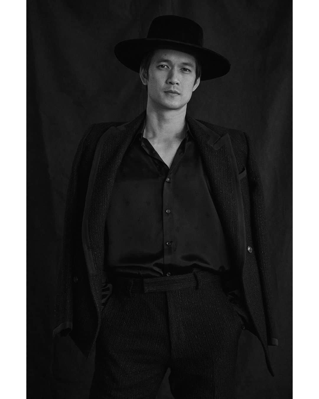 ハリー・シャム・ジュニアのインスタグラム：「Thank you @schonmagazine for letting me play. If you find a hat missing...interview in my bio —love to my team @imprintpr @alliemdouglas @nicoleperna @marissaupchurch   photography. @emilysandiferphoto fashion. @davidgangel @theonly.agency talent. @harryshumjr grooming. @andreapezzillo @exclusiveartists using @tatcha + @kevin.murphy photography assistant. @marci.la location. @loft1923_ interview. #HenryLifshits」