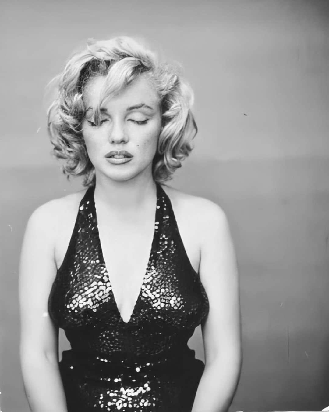 マリリン・モンローさんのインスタグラム写真 - (マリリン・モンローInstagram)「Marilyn photographed by Richard Avedon in 1957. Love these shots 🖤 #Marilynmonroe」12月28日 7時37分 - welovemarilyn
