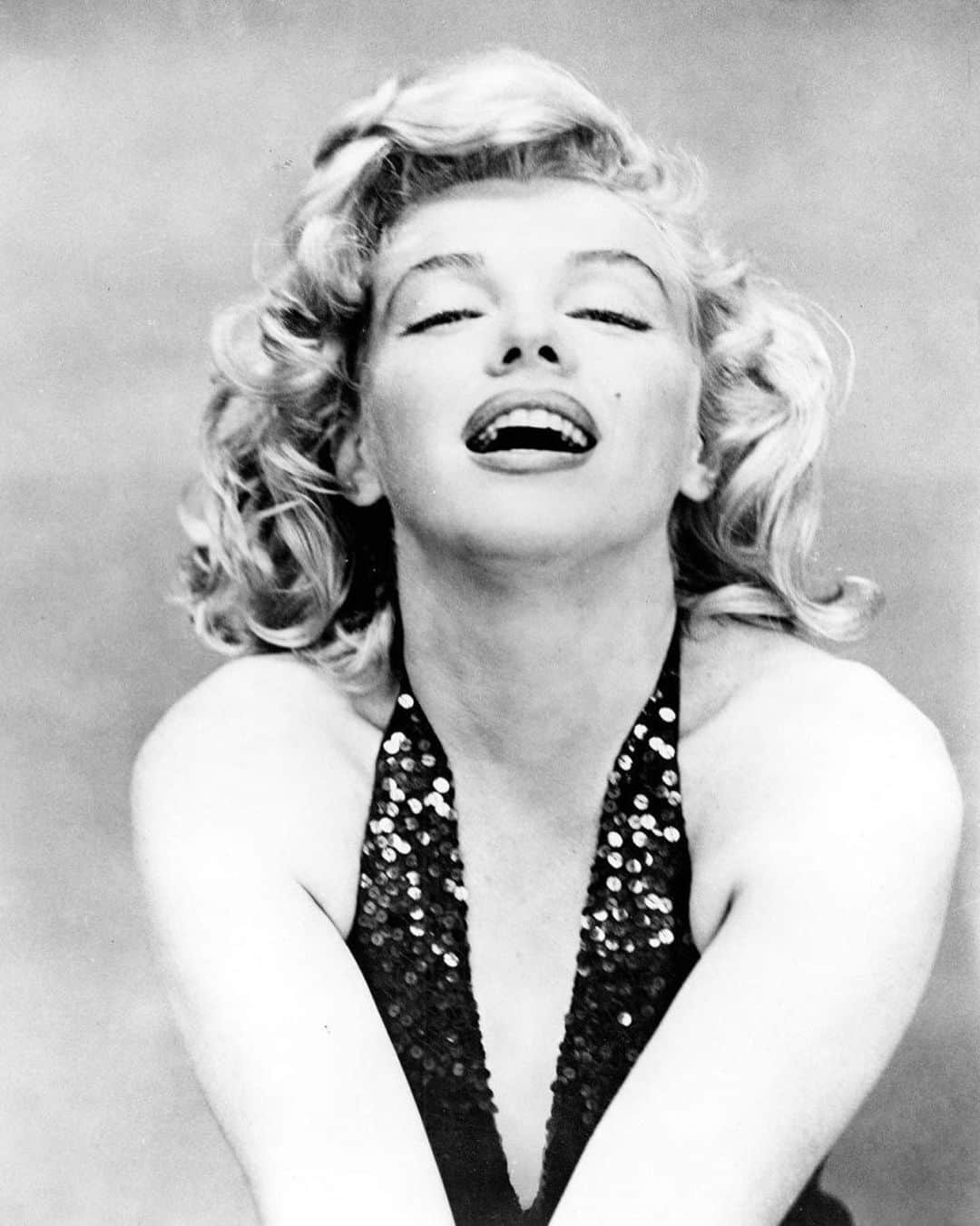 マリリン・モンローさんのインスタグラム写真 - (マリリン・モンローInstagram)「Marilyn photographed by Richard Avedon in 1957. Love these shots 🖤 #Marilynmonroe」12月28日 7時37分 - welovemarilyn