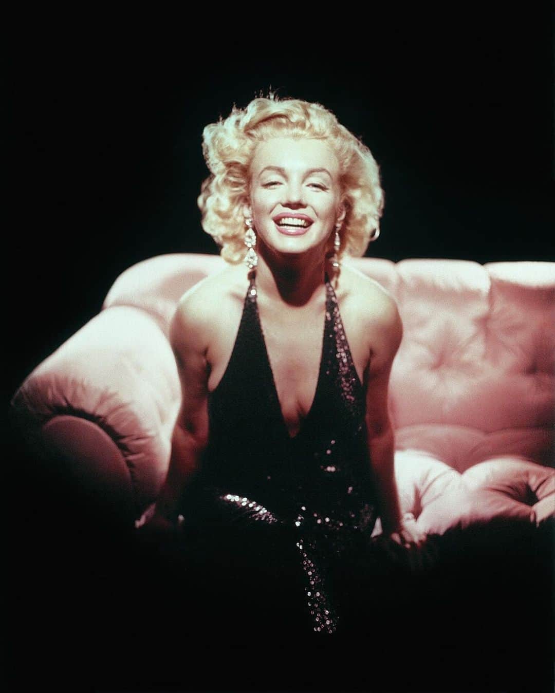 マリリン・モンローさんのインスタグラム写真 - (マリリン・モンローInstagram)「Marilyn photographed by Richard Avedon in 1957. Love these shots 🖤 #Marilynmonroe」12月28日 7時37分 - welovemarilyn