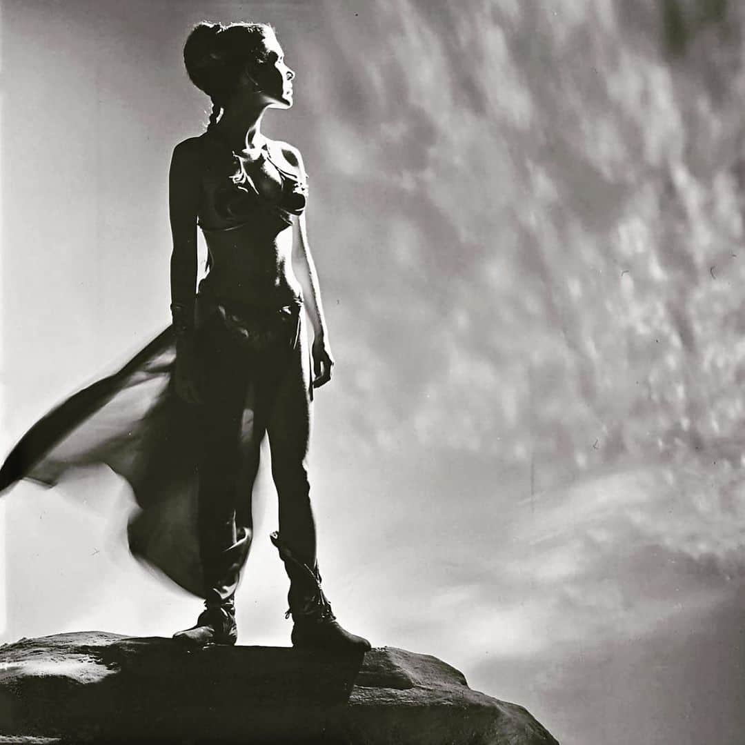 ジーナ・カラーノさんのインスタグラム写真 - (ジーナ・カラーノInstagram)「Remembering #CarrieFisher One of a kind. #Legendary. #PrincessLeia ❤️」12月28日 7時52分 - ginajcarano