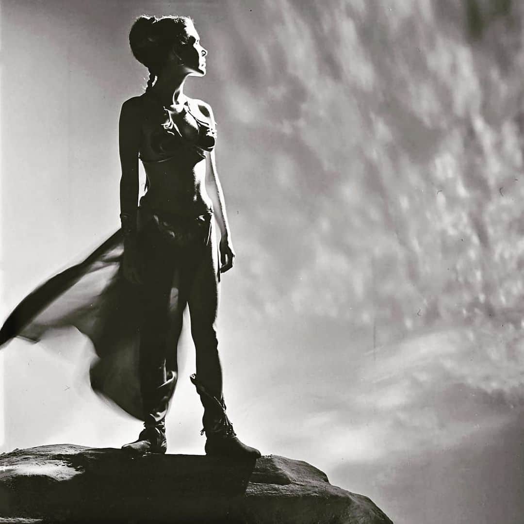 ジーナ・カラーノのインスタグラム：「Remembering #CarrieFisher One of a kind. #Legendary. #PrincessLeia ❤️」