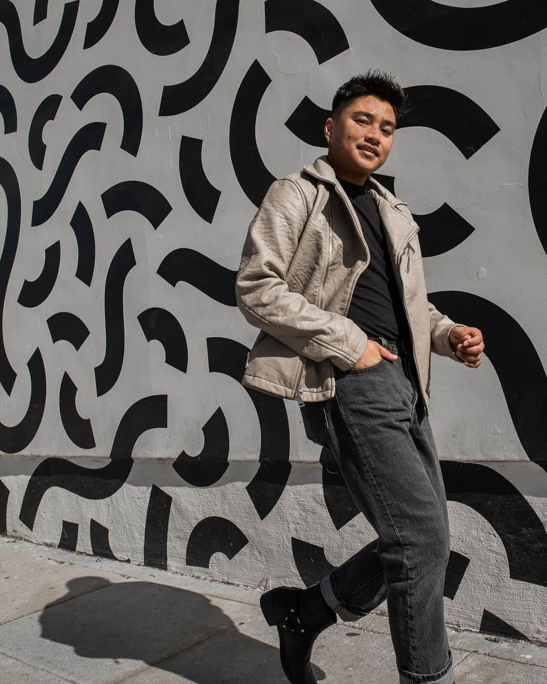 Forever 21 Menさんのインスタグラム写真 - (Forever 21 MenInstagram)「Sunday stroll @justincabal ☀️  Make sure to tag @forever21men + #f21xme for a chance to be featured!   📲Download our app and get 20% OFF when you spend $65+ 🎁 use code: APPMVP20 !」12月28日 7時57分 - forever21men