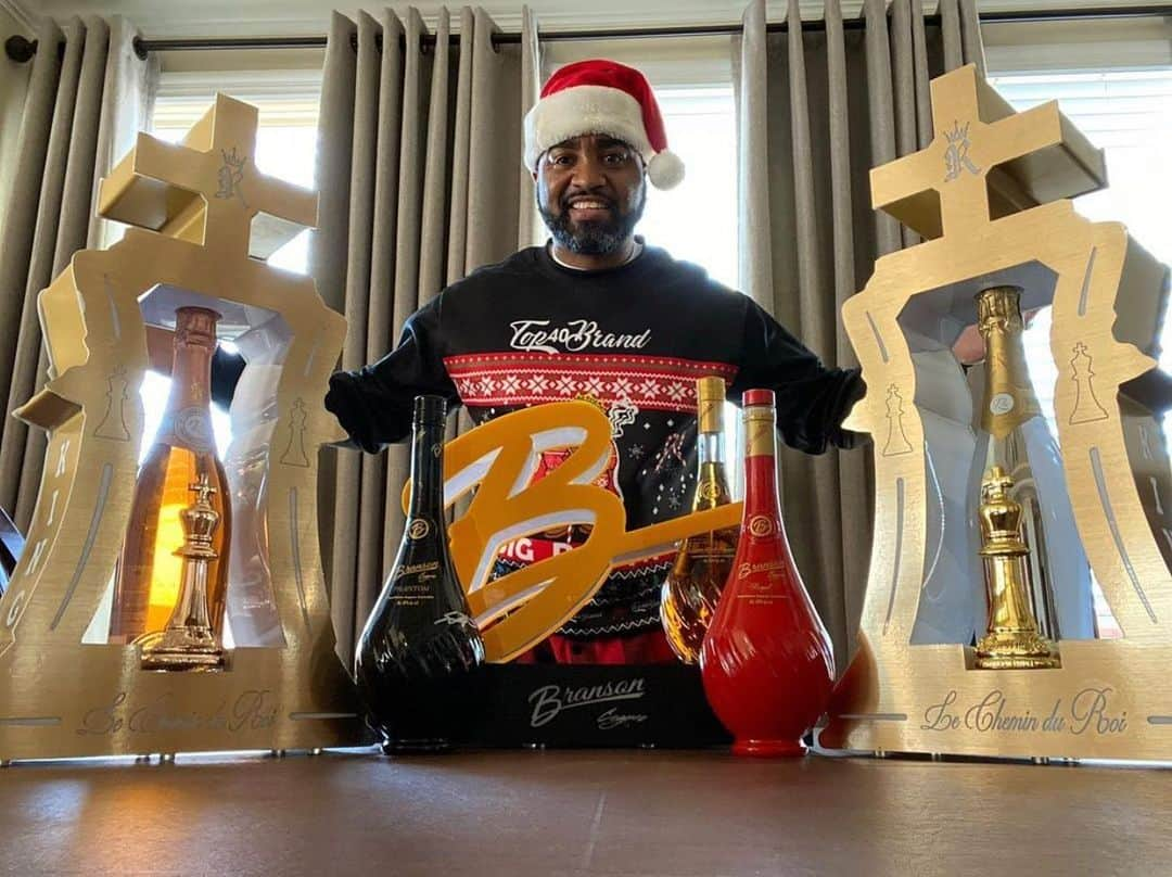 50セントさんのインスタグラム写真 - (50セントInstagram)「Happy Holidays from Team Branson, #bransoncognac #lecheminduroi」12月28日 13時27分 - 50cent