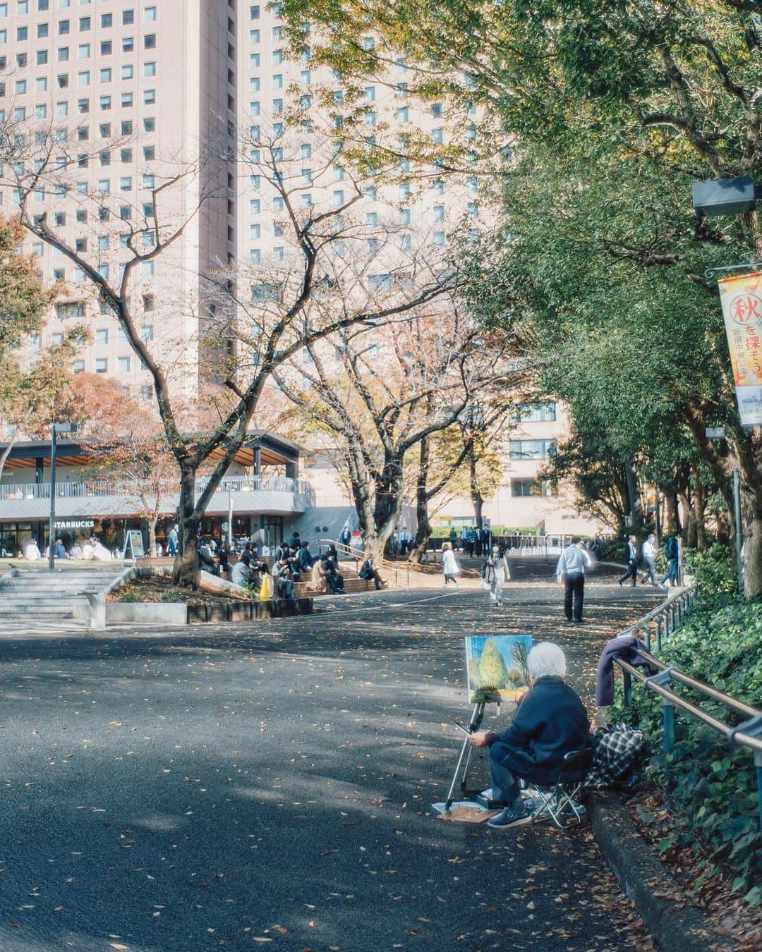 haru wagnusさんのインスタグラム写真 - (haru wagnusInstagram)「One day at @parkhyatttokyo  ㅤㅤㅤㅤㅤㅤㅤㅤㅤㅤㅤㅤㅤ ㅤㅤㅤㅤㅤㅤㅤㅤㅤㅤㅤㅤㅤ 目覚めの朝、朝食をルームサービスでいただき、のんびり過ごしてから、お昼はデリカテッセンのサンドイッチを買って、近くの新宿中央公園へお散歩に出かける。そんな長閑な、半日をパークハイアット東京で過ごしました。 また癒されにいきたい素敵なホテルです。 (新宿中央公園にいる、猫ちゃんはお膝に乗ってきます🐈) ㅤㅤㅤㅤㅤㅤㅤㅤㅤㅤㅤㅤㅤ ㅤㅤㅤㅤㅤㅤㅤㅤㅤㅤㅤㅤㅤ #parkhyatttokyo  #hyatt」12月28日 8時07分 - wagnus
