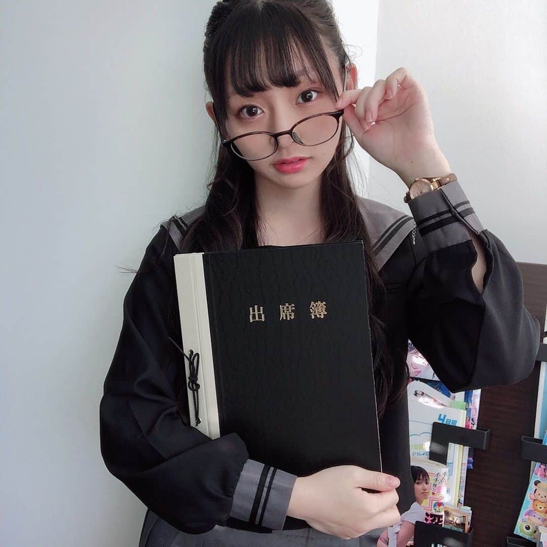 尾野寺みさのインスタグラム：「﻿ ﻿ ﻿ ﻿ ﻿ クラスの隅のあのこ﻿ ﻿ ﻿ ﻿ #妄想シチュ #制服 #メガネ #出席簿﻿ #生徒会 #学級委員長 #学級日誌 #セーラー服﻿ ﻿ #衣装 #ライブ #アイドル﻿ #黒髪 #清楚 #陰キャ #先生﻿」