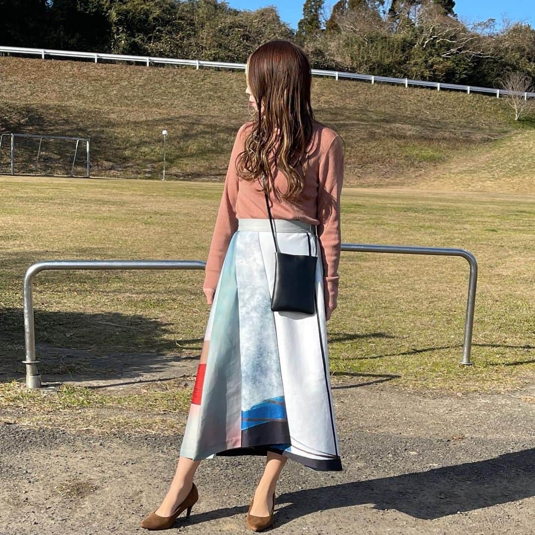 ryuu79hinaのインスタグラム：「#code ♡ ・ ・ 前picのアウター脱いだバージョン🙇‍♀️ ・ ・ 毎年買い足すUNIQLOのリブタートル 薄手だけど暖かくて◎ 冬のペビロテ率とっても高いitem❤️ ・ ・ ━━━━━━━━━━━━━━━ #ユニクロ#uniqlou#uniqloginza#ユニクロコーデ#ユニジョ#ロカリ#mineby3mootd#ootd#instagood#冬コーデ#コーデ記録#ママコーデ#amerivintage#大人スタイル#大人コーデ#大人カジュアル#シンプルコーデ#きれいめカジュアル#コーデ#ファッション#プチプラ#데일리룩#데일리룩코디#패션#코디#패션스타그램#옷스타그램#코디스타그램」