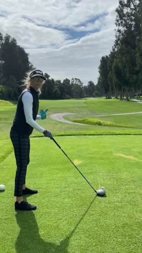アンナ・ローソンのインスタグラム：「Nail your alignment and Hit more fairways!」