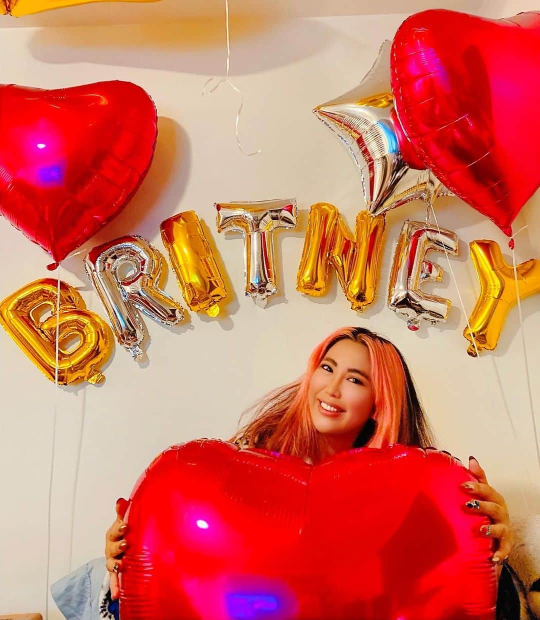 Britney TOKYOさんのインスタグラム写真 - (Britney TOKYOInstagram)「2020styleBD🎉🎉🎉   今年の誕生日はパジャマ🍓でセバスチャン❤️と2人でチルBD  #pajamas #champagne #andyou  #NoParty #NoFancyDinner #imhappyjusttobewithyou #artist」12月28日 8時20分 - britneytokyo