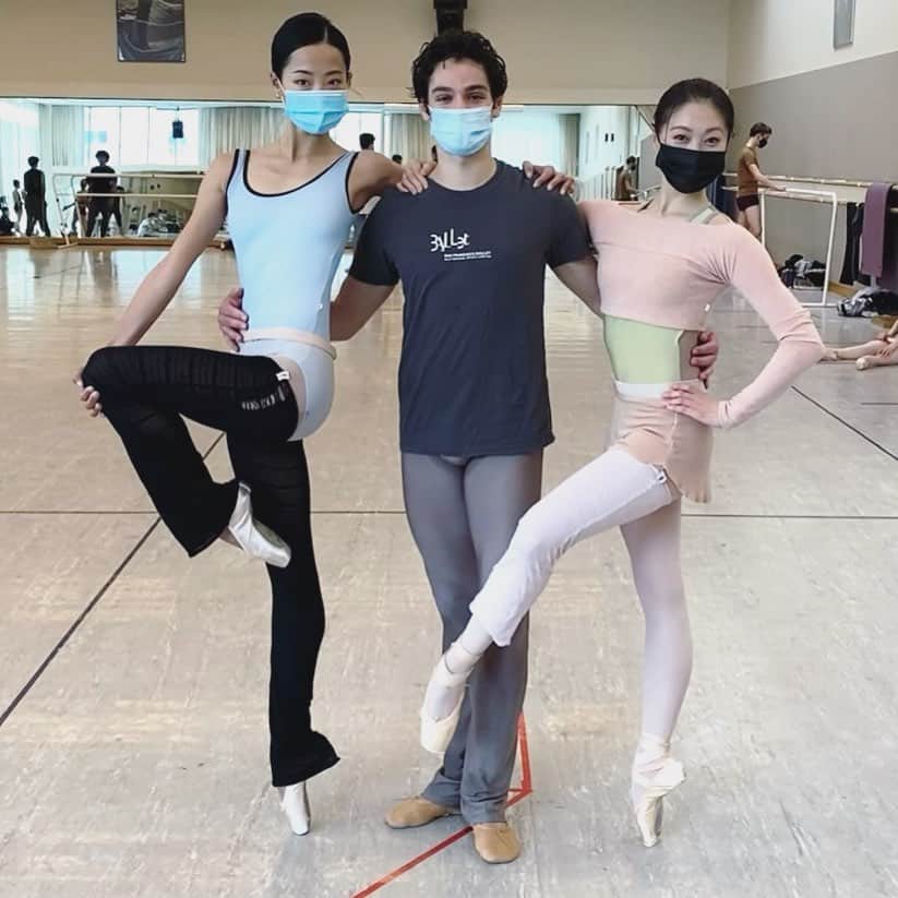 倉永美沙さんのインスタグラム写真 - (倉永美沙Instagram)「@rubiawear leg warmers and crop top 🩰 @_angelogreco_ @wanting__zhao ルビアのレッグウォーマー💛　#ballet #ballerina #ballerinalife #happy #happiness #dance #art #幸せ #バレエ #バレリーナ #work #サンフランシスコ　#sanfrancisco」12月28日 8時27分 - misakuranaga