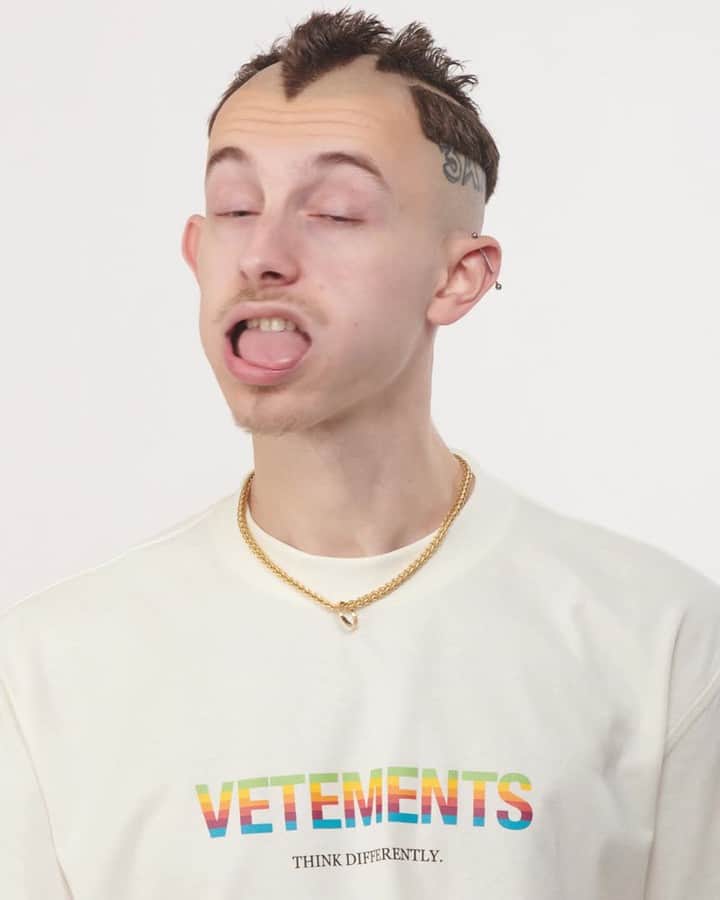 エルエヌシーシーのインスタグラム：「Vetements presents new season merch for a version of reality that we want to escape inside. To celebrate the latest drop, LN-CC invited an insta cast set of faces to test the force. Hold on to something as Vetements turn the dial.  @vetements_official @raphaelbliss @daniellegoldman @izzigloom @dantooearth @izzymoriartythompson @kettedoffmytits @delanna.q @can.eskier」