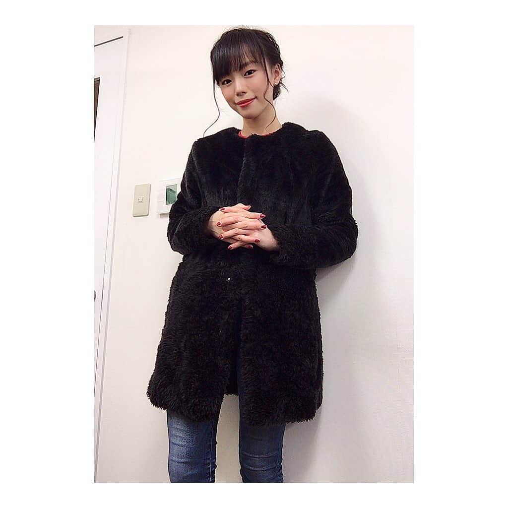 波妃美咲のインスタグラム：「昨日の私服。  コート @murua_official  スキニー @levis_japan   #ファーコート  #スキニー #デニム #levis  #murua #murua_snap  #大人コーデ」