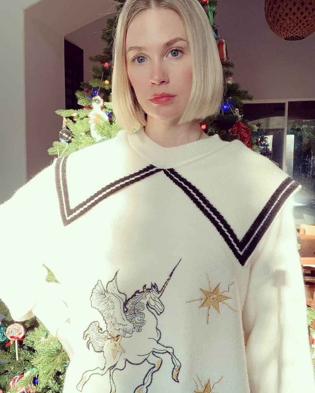 ジャニュアリー・ジョーンズのインスタグラム：「The days after Xmas and before 2021 feeling weird/melancholy/comatose/relieved.. like should I take a nap or take down the tree or just have a drink and order more vintage sweaters off Etsy?? I’m at a loss.」