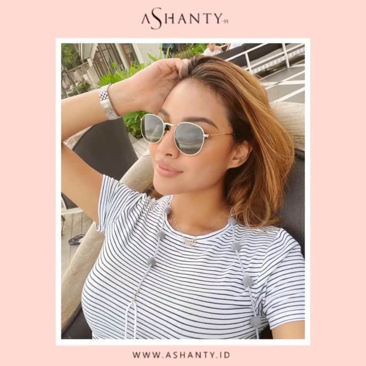 ASHANTY BEAUTY CREAM OFFICIALのインスタグラム：「Tampil dengan wajah tanpa makeup ? Siapa takuuuut!!!  Jerawat, komedo, pori - pori besar, wajah kusam dan berminyak adalah beberapa  masalah wajah yang sering kali dialami yang sangat mengganggu dan membuat kurang  percaya diri. Ladies ingin terbebas dari masalah wajah? Bisa banget, Ashanty Beuty Cream Acne Series merupakan rekomendasi cream wajah yang tepat! Mampu mengatasi jerawat membandel, pori - pori besar, komedo, wajah kusam dan berminyak. Rutin gunakan setiap hari dan dapatkan hasil kulit wajah idaman ladies ❤️  _________________________________ Informasi dan pemesanan : WA: 081293823950 WA: 085781140354 WA: 081287388885 WA: 087778489900 FAST RESPONS CLICK LINK yang ada di Bio IG @ashantyid  _________________________________ #creamwajag #beauty #cosmetics #brandlocal #skincare #skincarelocal #thehermansyah #beautyvlogger #beauty #kosmetikmahal #ashantyid #keluargaasix #ashantyhermansyah #mua」
