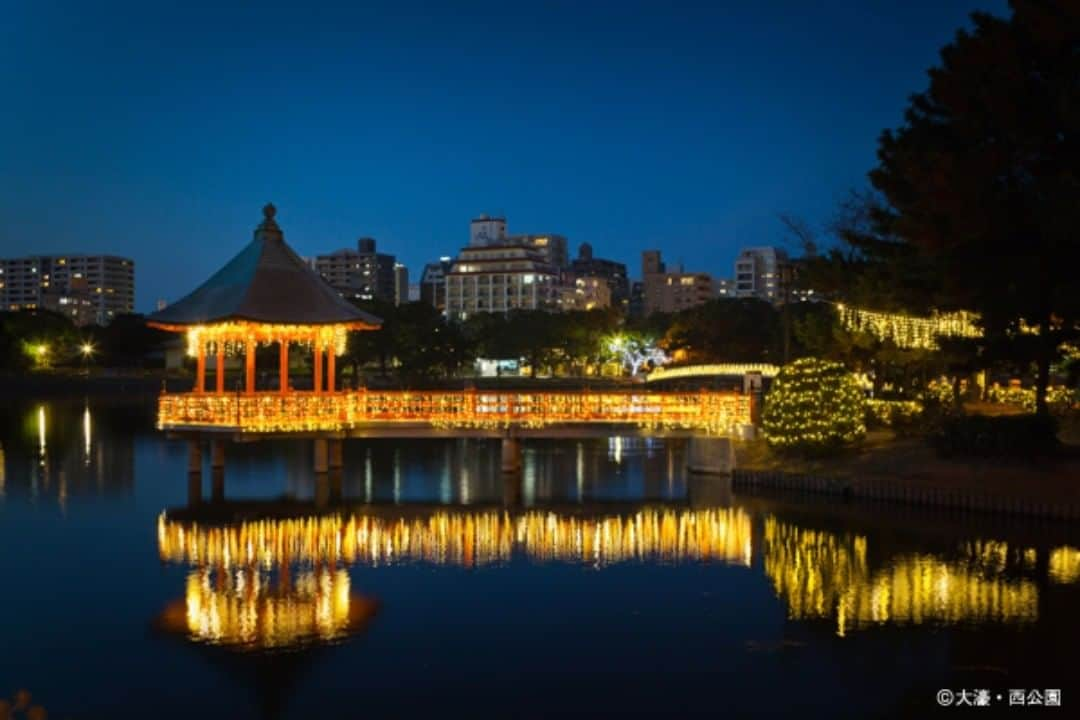 Birthplace of TONKOTSU Ramen "Birthplace of Tonkotsu ramen" Fukuoka, JAPANさんのインスタグラム写真 - (Birthplace of TONKOTSU Ramen "Birthplace of Tonkotsu ramen" Fukuoka, JAPANInstagram)「At the Ohori Park Winter Illuminations held from December to the end of January, the area from Kangetsu Bridge to the surrounding area of Ukimido Hall on the Nakanoshima (central island) is lit up, and the mix of the historic buildings reflected on the water surface and the orange illuminations looks magical. This urban oasis that can be easily accessed from Tenjin is sure to be the winter sightseeing highlight in Fukuoka!  #fukuoka_tonkotsu #ilovefukuoka #fukuokalover #fukuoka #fukuokapics #fukuoka_cameraclub #fukuokatrip #fukuokajapan #fukuokatravel #illumination  #ohoripark #winteractivity #japanwinter #japanwintertrip #fukuoka_camera #fukuoka_funtravel」12月28日 9時16分 - goodvibes_fukuoka