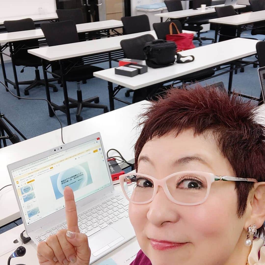 菊田あや子さんのインスタグラム写真 - (菊田あや子Instagram)「断捨離セミナー❗️終了👍️  海外からzoom参加された方から、絶賛のメッセージが来て  今年の締めくくり、来年への大きな励みになっちゃった😊  このお店は🈵で、お魚自慢の🏮  さぁやり残し無きようにあと数日をね☘️  #菊田あや子 #グルメリポーター  #テレビリポーター #断捨離セミナー #終活協議会 #今年最後のセミナー #視聴者からのメッセージ #年末の居酒屋 #来年の励みに #FacebookLIVEやりました #発信がんばります #年末を無事に凄しましょう」12月28日 9時26分 - ako.ayakokikuta