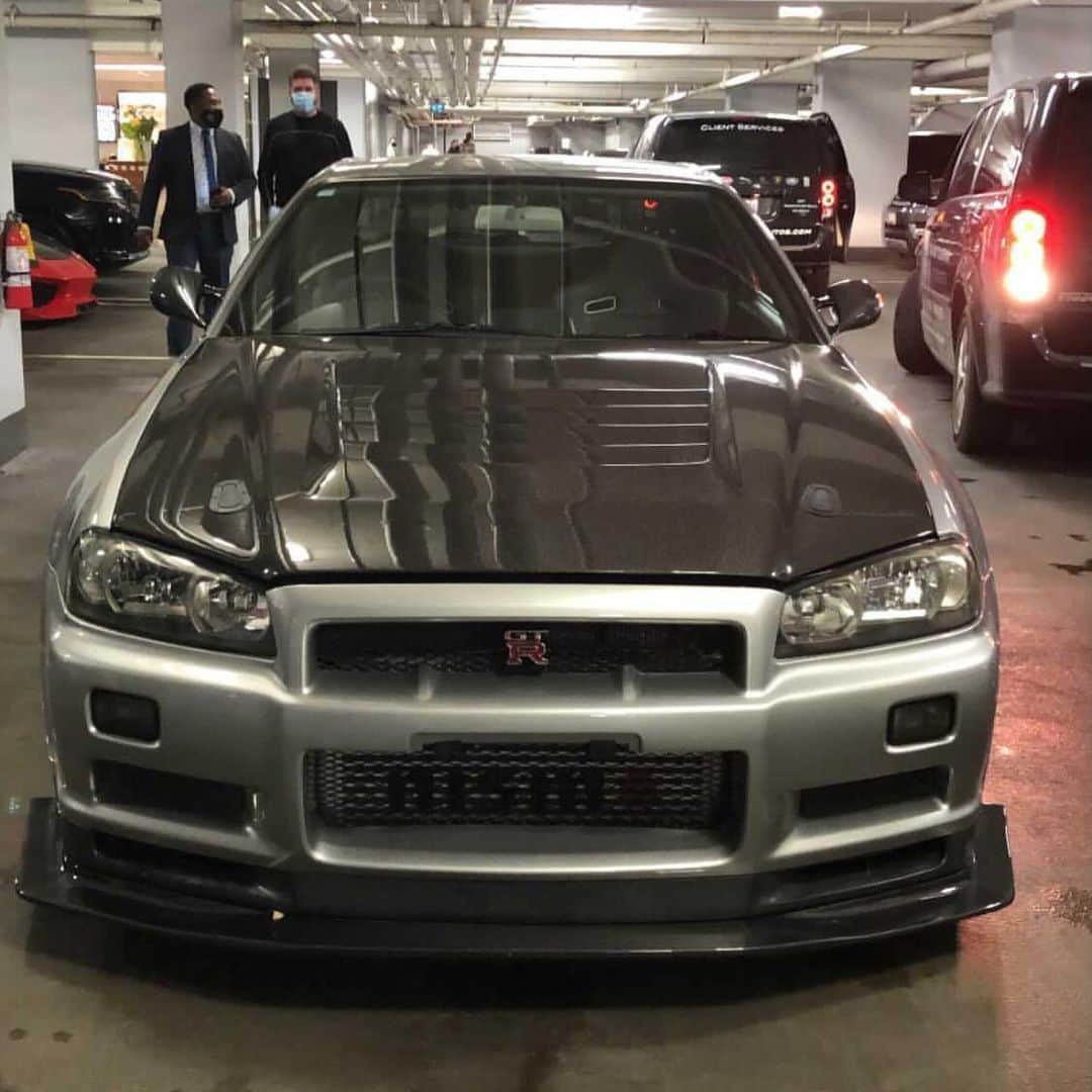 CarsWithoutLimitsさんのインスタグラム写真 - (CarsWithoutLimitsInstagram)「Nissan R34 Skyline GTR V-Spec 👨🏼‍🚀  #carswithoutlimits #nissan #r34」12月28日 9時24分 - carswithoutlimits