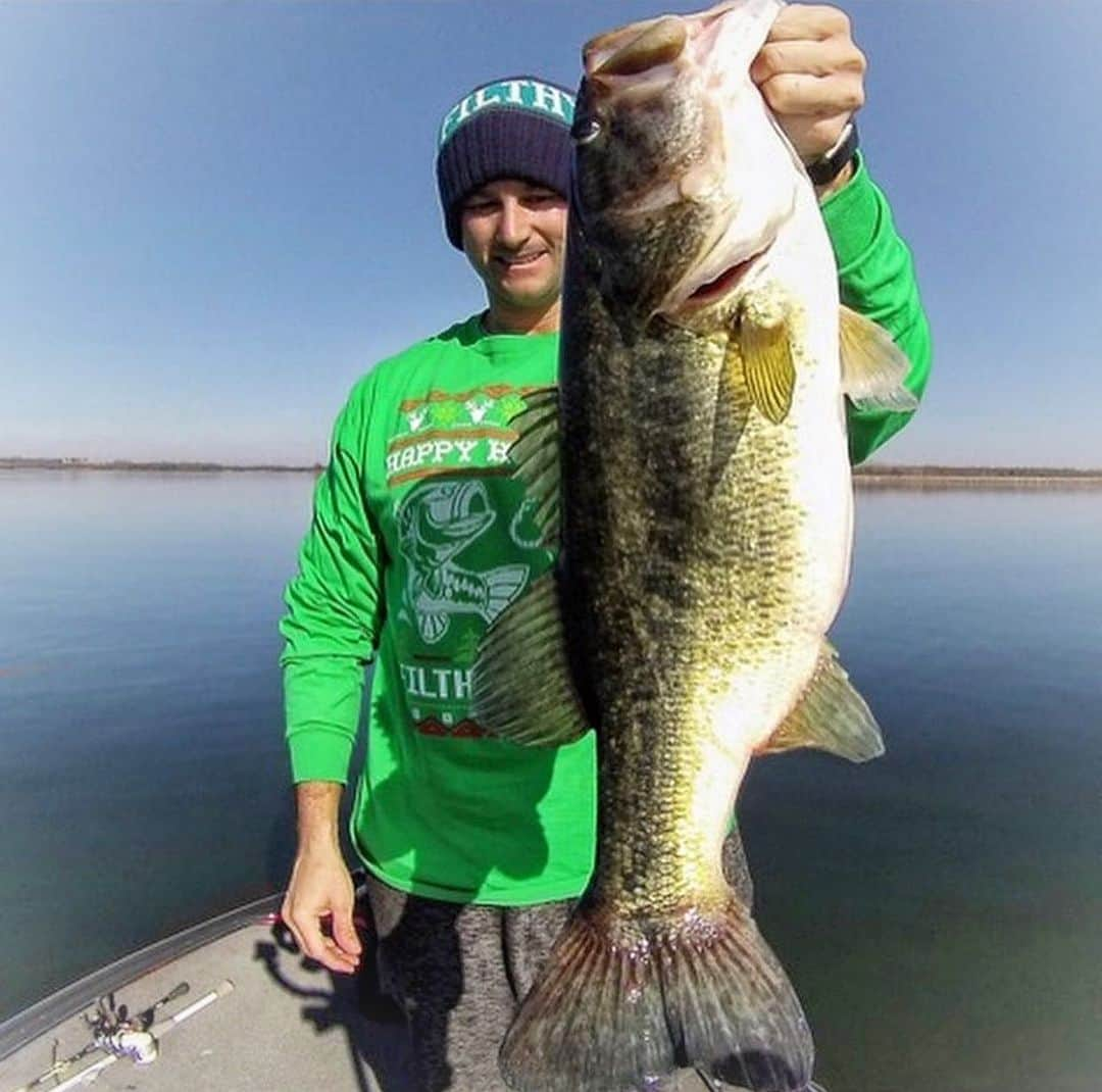 Filthy Anglers™さんのインスタグラム写真 - (Filthy Anglers™Instagram)「Alright, have we all recovered from Christmas? Stopped the holiday music, no  more searching for that Elf on the Shelf, and looking toward 2021? Well our buddy and Filthy Ambassador  @jasngreenfishing was still feeling the holiday spirit and not ready to close out the year. Check out this beauty he pulled in wearing his festive filthy gear! Congrats Jason, you are Certified Filthy - can we turn the page on a new year now?! www.filthyanglers.com #fishing #filthy #filthyanglers #christmas #icefishing #hunting #bassfishing #fish #anglerapproved #monsterbass #catchandrelease」12月28日 9時24分 - filthyanglers