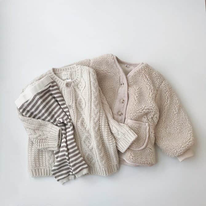 子供服CHIMOMEのインスタグラム：「➤➤ Infomation . . 人気のふわふわボアジャケット 1点のみカート戻しありです . . . . ➤ CHIMOME ➤ https://Chimome.com . .」