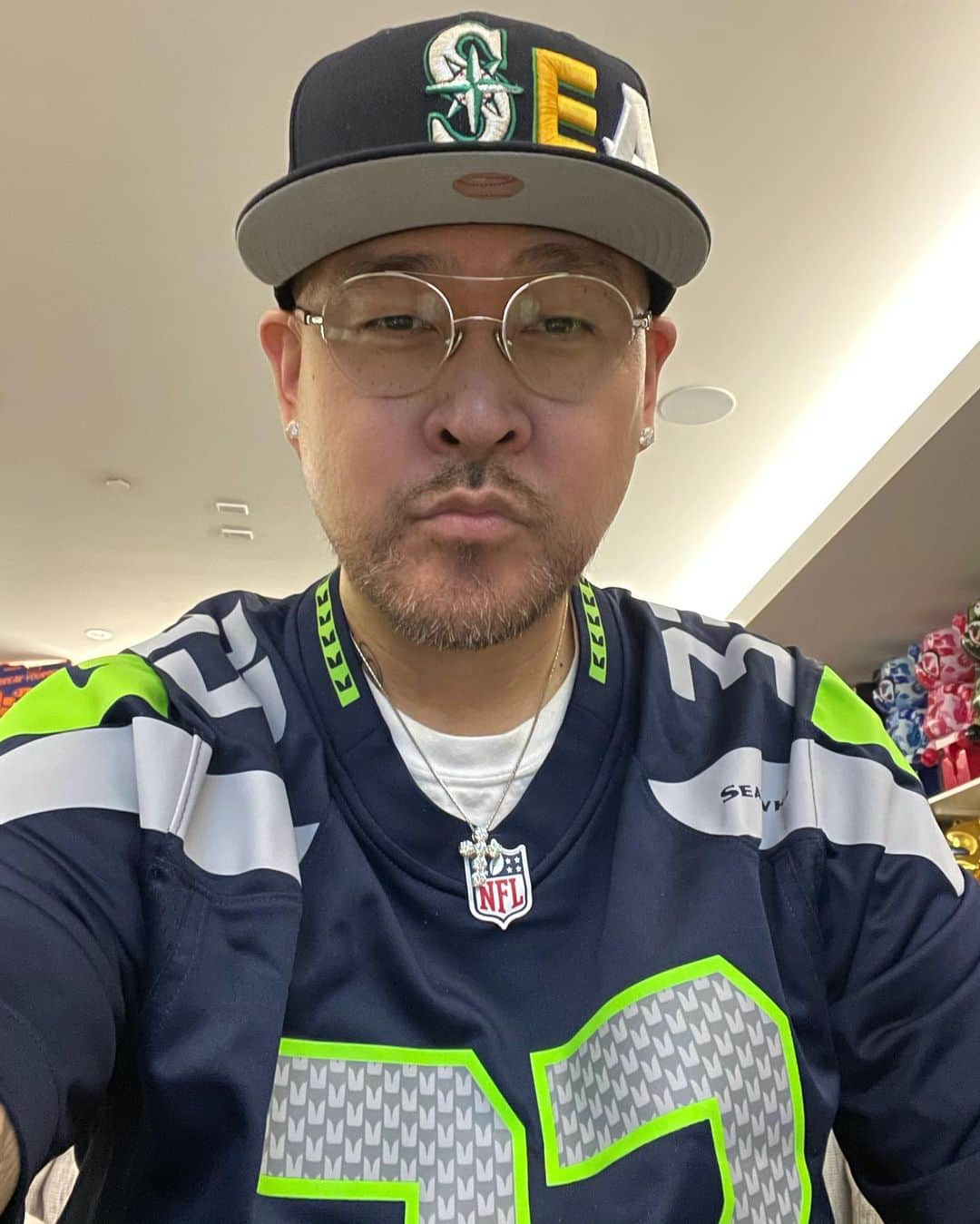 ベン・ボーラーさんのインスタグラム写真 - (ベン・ボーラーInstagram)「CLINCHED THE NFC WEST! Clinched playoffs berth. Niners next week. And then after that the Niners go on vacation 😹🤣😭😩 #SEAHAWKS #12s 💙💚」12月28日 9時41分 - benballer