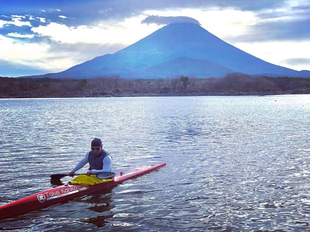 三浦伊織さんのインスタグラム写真 - (三浦伊織Instagram)「. . 久しぶりの山梨🥶 . .  #canoe #canoesprint #paddle #nelo #oakley #sutro #sailracing #saltandstone #winter #workout #mtfuji #精進湖 #富士山 #🗻 #特訓 #山梨観光」12月28日 9時45分 - iori.miura