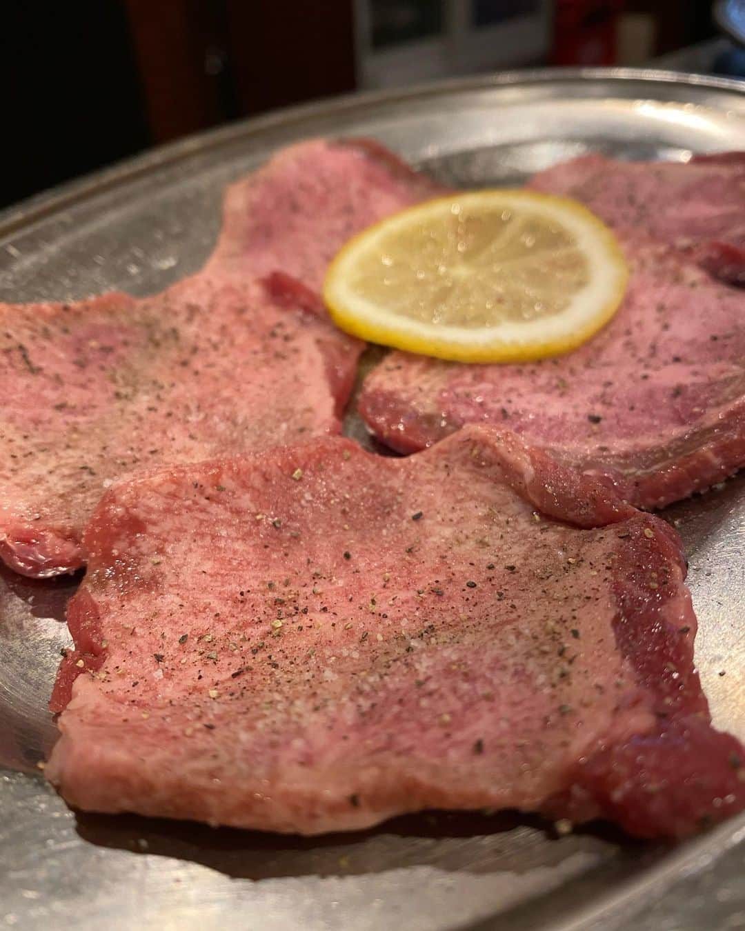 ニッチロー'さんのインスタグラム写真 - (ニッチロー'Instagram)「明日は今年最後の肉の日  焼肉しかないね  下北沢にある老舗の焼肉屋【城西苑】さん  創業から55年  変わりゆく下北で変わらない味  歴史の詰まった味わいに至福の顔になっちゃうね  #城西苑 #創業55年 #下北沢 #焼肉 #日本一の焼肉の街生まれ  #飯田焼肉大使 #プロ焼肉選手  #ニッチロー  #ニックロー #yakiniku  #shimokitazawa」12月28日 10時11分 - nicchiro5.1