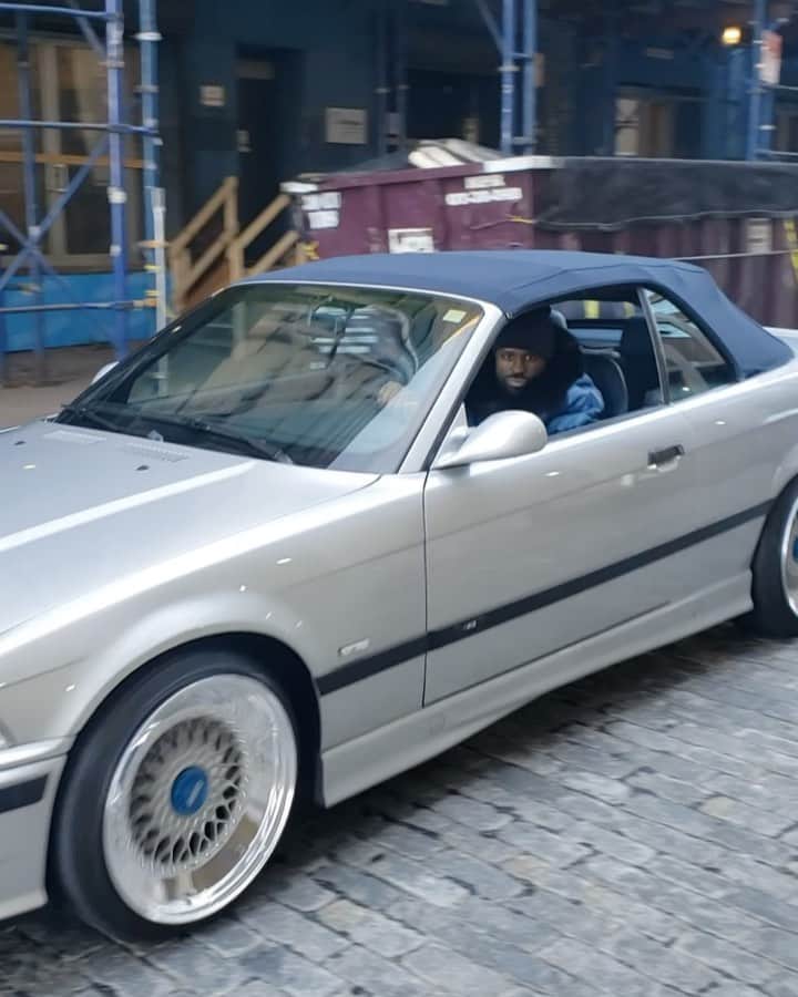 ファンクマスター・フレックスのインスタグラム：「VIDEO SHOOT! OFF MY ALBUM! @funkflex x @jadakiss (wouldn’t of happened without @gillie_da_king / @wallo ) 90s style vid in front of the tunnel night club! U see me! @gstarr_mgmt let me drive his M3! @djthoro x @bxfresh x @thebbsboys thank u!! @daruccileather bomber nuts! NAME MAKE, MODEL AND YEAR OF THESE JOINTS? Vid via: @bman174」