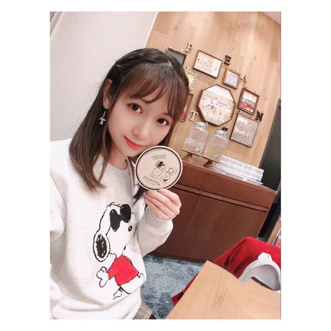 小河結香さんのインスタグラム写真 - (小河結香Instagram)「PEANUTS CAFE🥜❤️ ここ数年でスヌーピーが格段に好きになったので 予約取って天使と行ってきました👼 服もピアスもスヌさん🥰 見づらいけど天使の服もエプロンもスヌさん🥰 ヲタ活に慣れ過ぎてぬい持参✋ キッズプレートが可愛過ぎた💕 テレビ塔が見えるお席で素敵✨ 昼間は予約取れなかったから夜にしたけど 夜でよかったかも🌙 #ピーナッツカフェ #スヌーピー #peanutscafe #snoopy  #テレビ塔 #夜のテレビ塔 #スヌーピーコーデ #キッズプレート」12月28日 10時15分 - yun2world