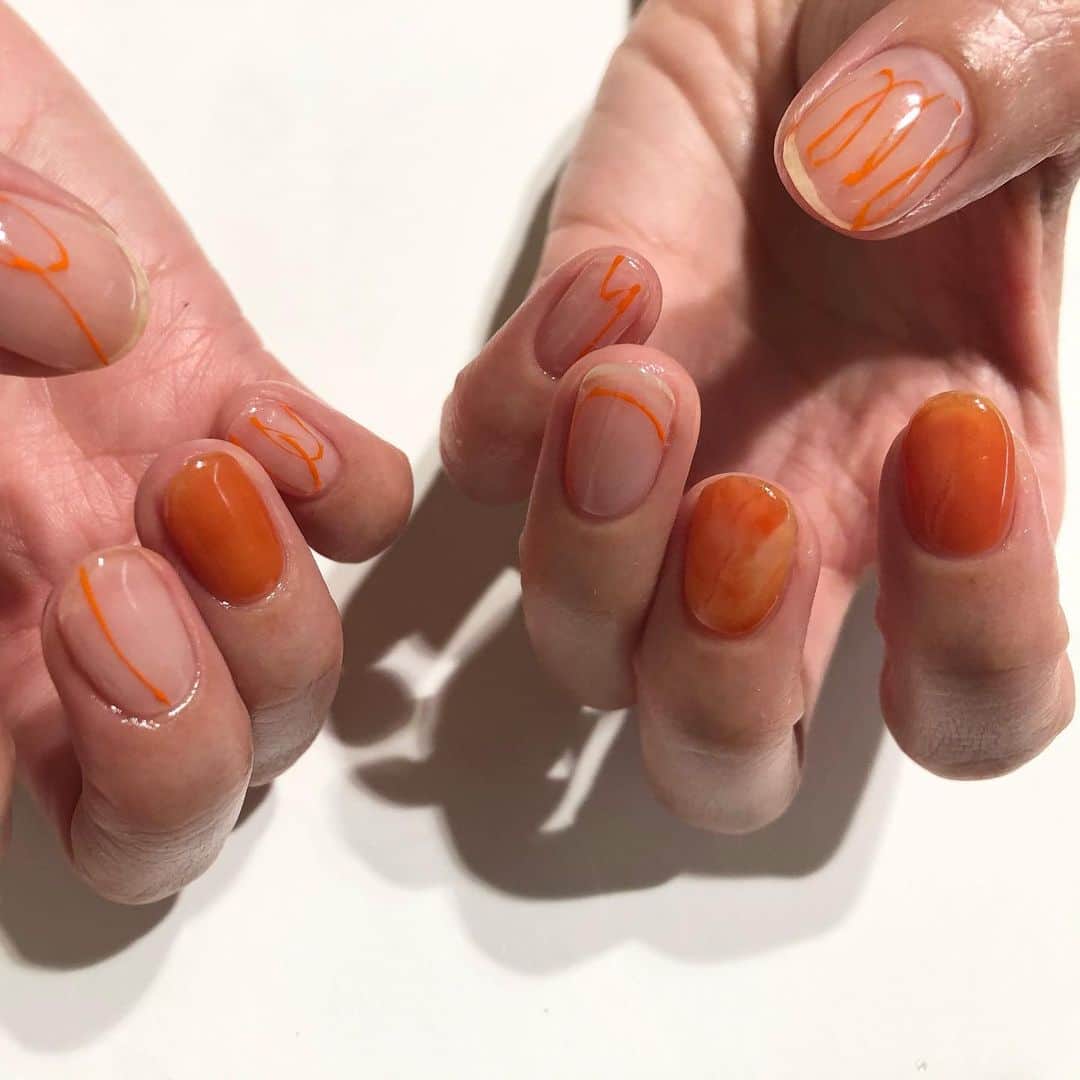 関根祥子のインスタグラム：「🍊🍊🍊  #mojonail #nails #オレンジネイル」