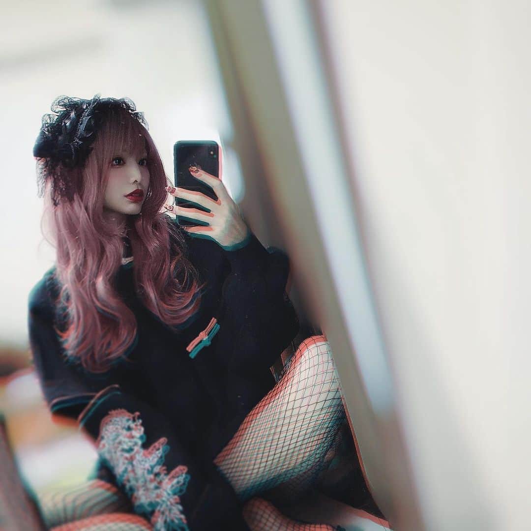 米倉みゆさんのインスタグラム写真 - (米倉みゆInstagram)「双子 >>1 ‪°ʚ✞ɞ°‬ · · · · · · #kry #kryclothing #goth #gothic #gothiclolita #gothicfashion #gothgirl #fashion #punk #punkfashion #rockstyle #lolitafashion #Lolita #lolitagirl #fashiongram #Japanese #japanesegirl #自撮り女子 #自撮り #美男美女と繋がりたい #雰囲気好きな人いいね #コスプレ #コスプレイヤー #可愛い女の子 #美女 #美人 #脚フェチ #美脚 #脚 #お洒落さんと繋がりたい」12月28日 10時37分 - yone__miyu630
