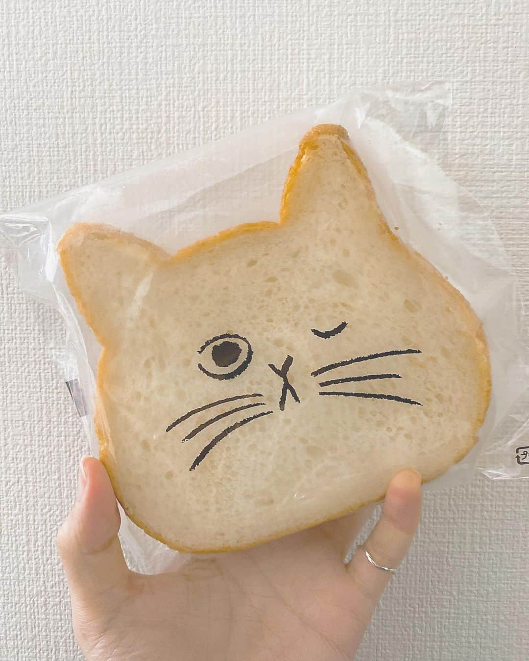 とくひされなさんのインスタグラム写真 - (とくひされなInstagram)「こんなの可愛くて食べられない！ って思ったけど美味しくて秒でなくなりました🍞笑 #ねこねこ食パン #食パン　#猫食パン」12月28日 10時35分 - renatokuhisa