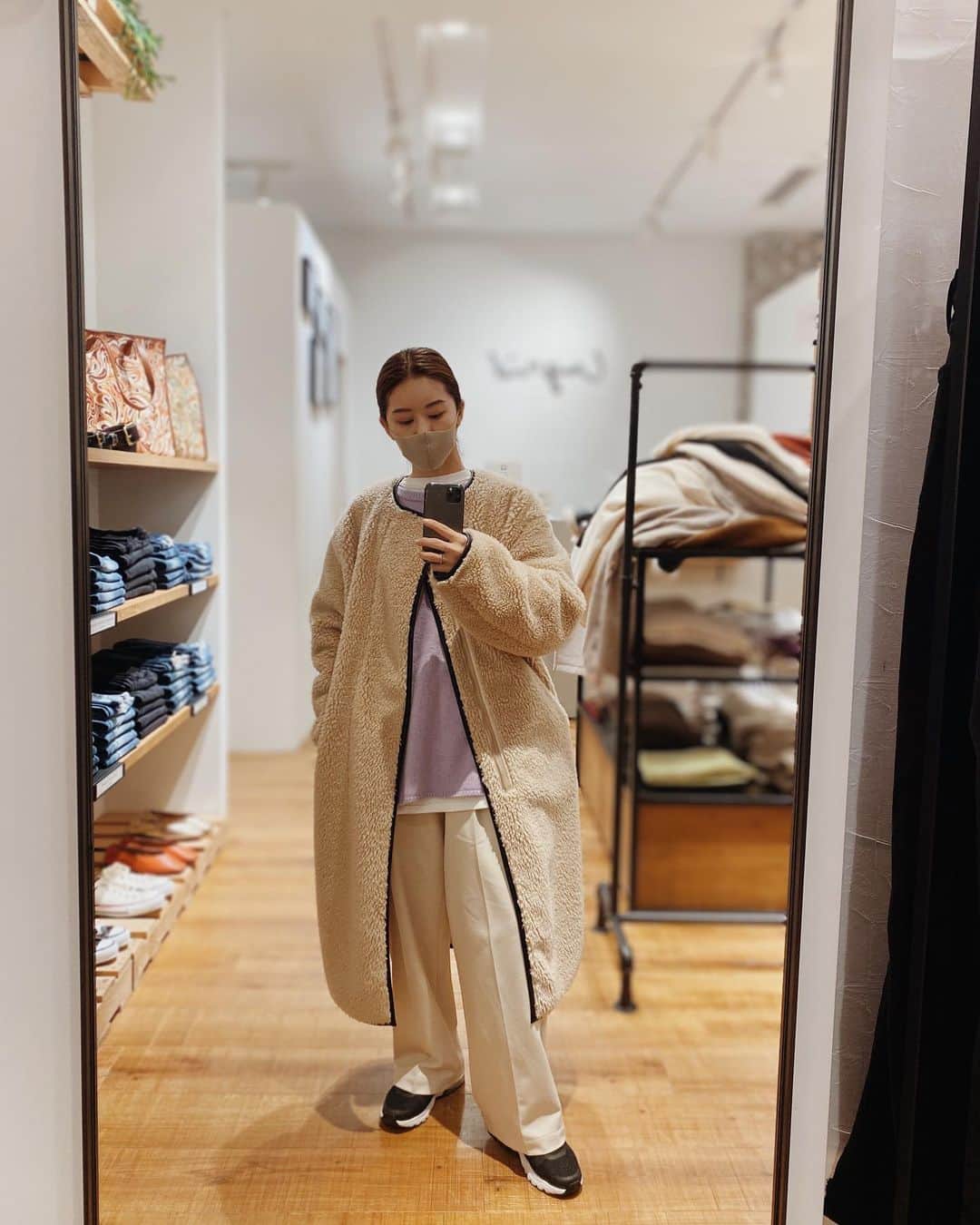 Eri Koyamaのインスタグラム：「. 今日の私服🤍🤍 見事なオールUngrid👏🏻😂←  なんか白っぽいぼてっとした スニーカーほしいなあ〜🤥  @ungrid_official @ungrid_staffsnap @eri_koyama_ #153cmコーデ」