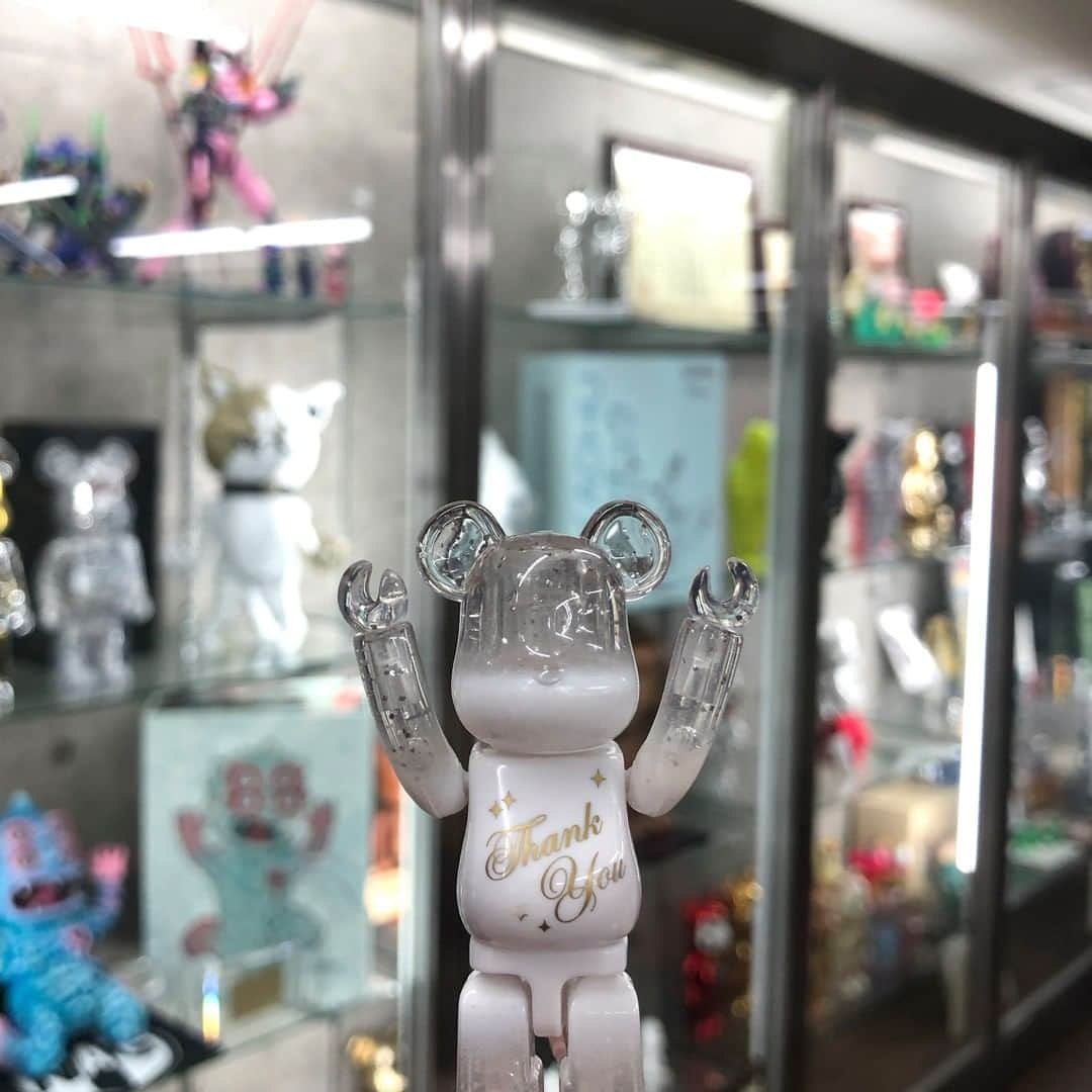 MEDICOM TOYさんのインスタグラム写真 - (MEDICOM TOYInstagram)「🙏😌✨✨✨  #medicomtoy #bearbrick #メディコムトイ #ベアブリック #今年もありがとうございました #仕事納め」12月28日 10時30分 - medicom_toy