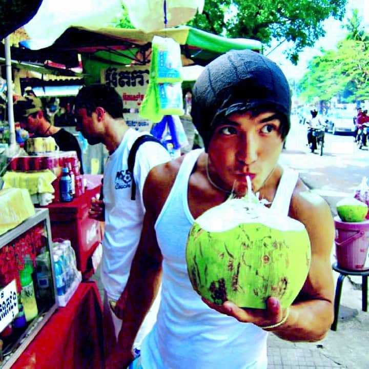 ルーディ・リンのインスタグラム：「All you beautiful people in South East Asia. Miss you much...and your coconuts! See you in 2021!🇲🇾🇮🇩🇸🇬🇵🇭🇹🇭🇧🇳🇲🇲🇰🇭🇱🇦🇹🇱🇻🇳」