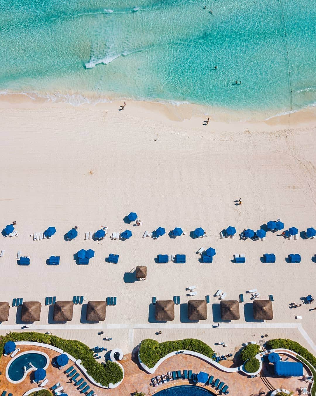リッツ・カールトンさんのインスタグラム写真 - (リッツ・カールトンInstagram)「Winding down the year surrounded by golden sands and blue seas at The Ritz-Carlton, #Cancun.」12月28日 10時44分 - ritzcarlton
