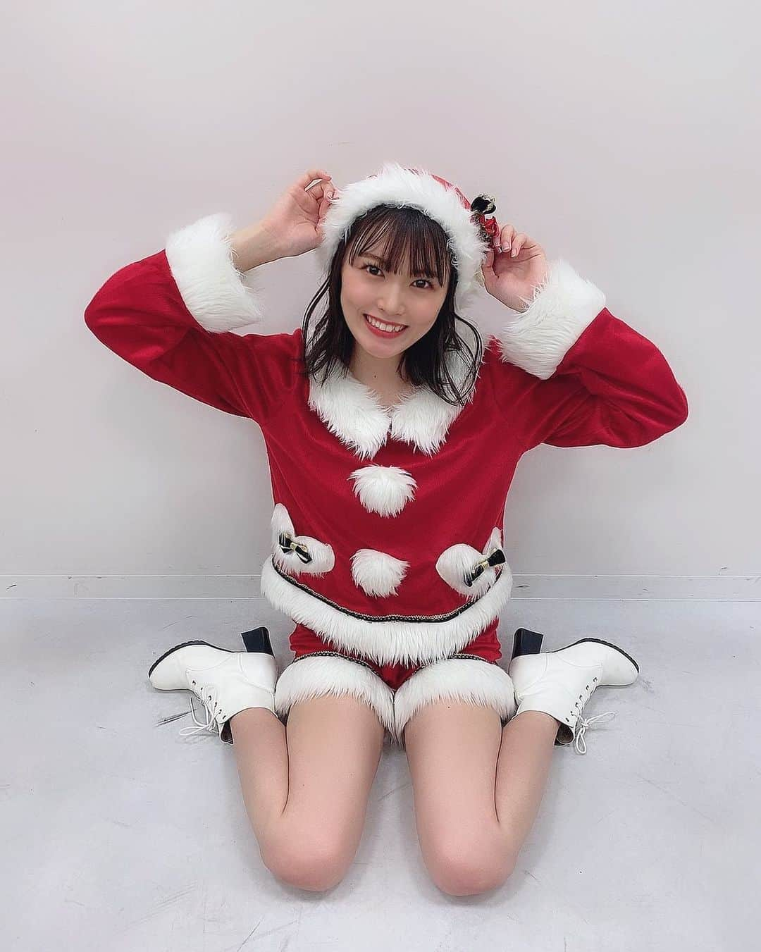 安藤千伽奈のインスタグラム：「🎅🏻﻿ ﻿ クリスマス特別公演の時のサンタ衣装🎅🏻✨﻿ ショートパンツだった✌️」