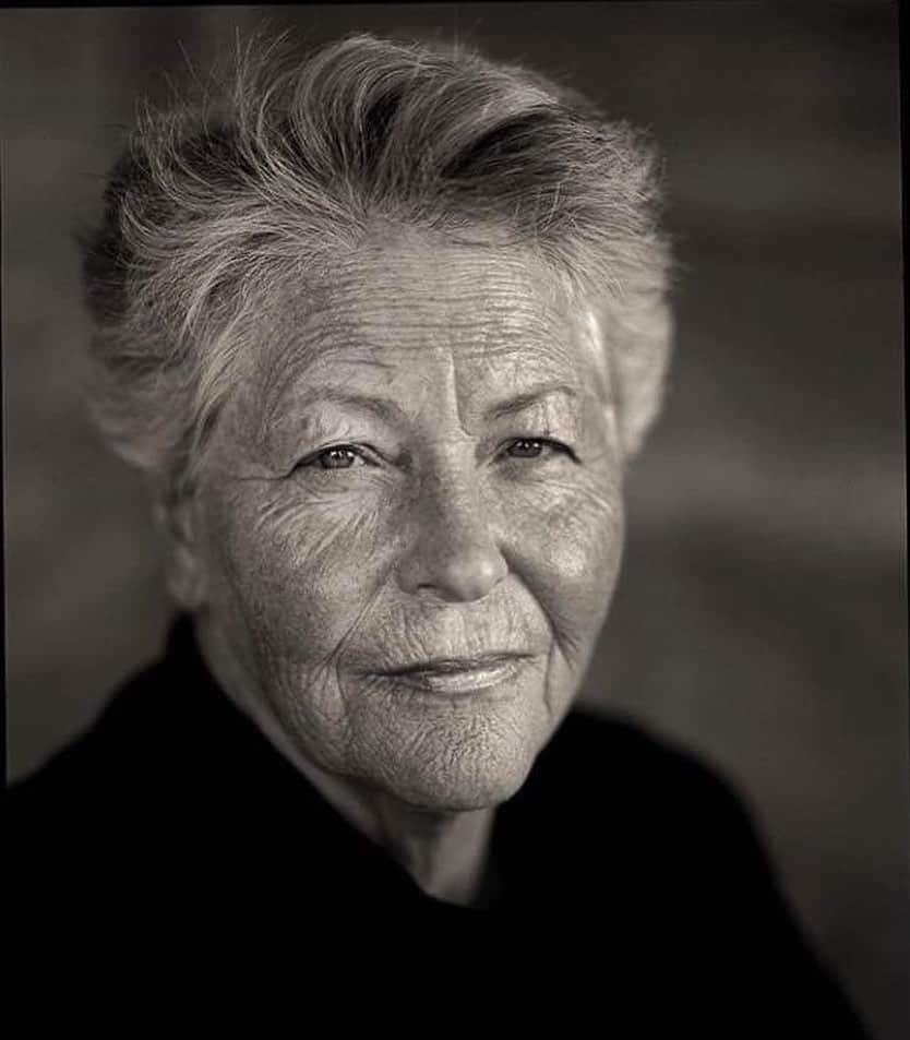 Robert Clarkさんのインスタグラム写真 - (Robert ClarkInstagram)「Today would have been my mother’s 94th birthday. It has been a tough month as I lost my father a few weeks ago. Love you both. RIP Dora Lou Clark. Looking forward to 2021.」12月28日 10時46分 - robertclarkphoto