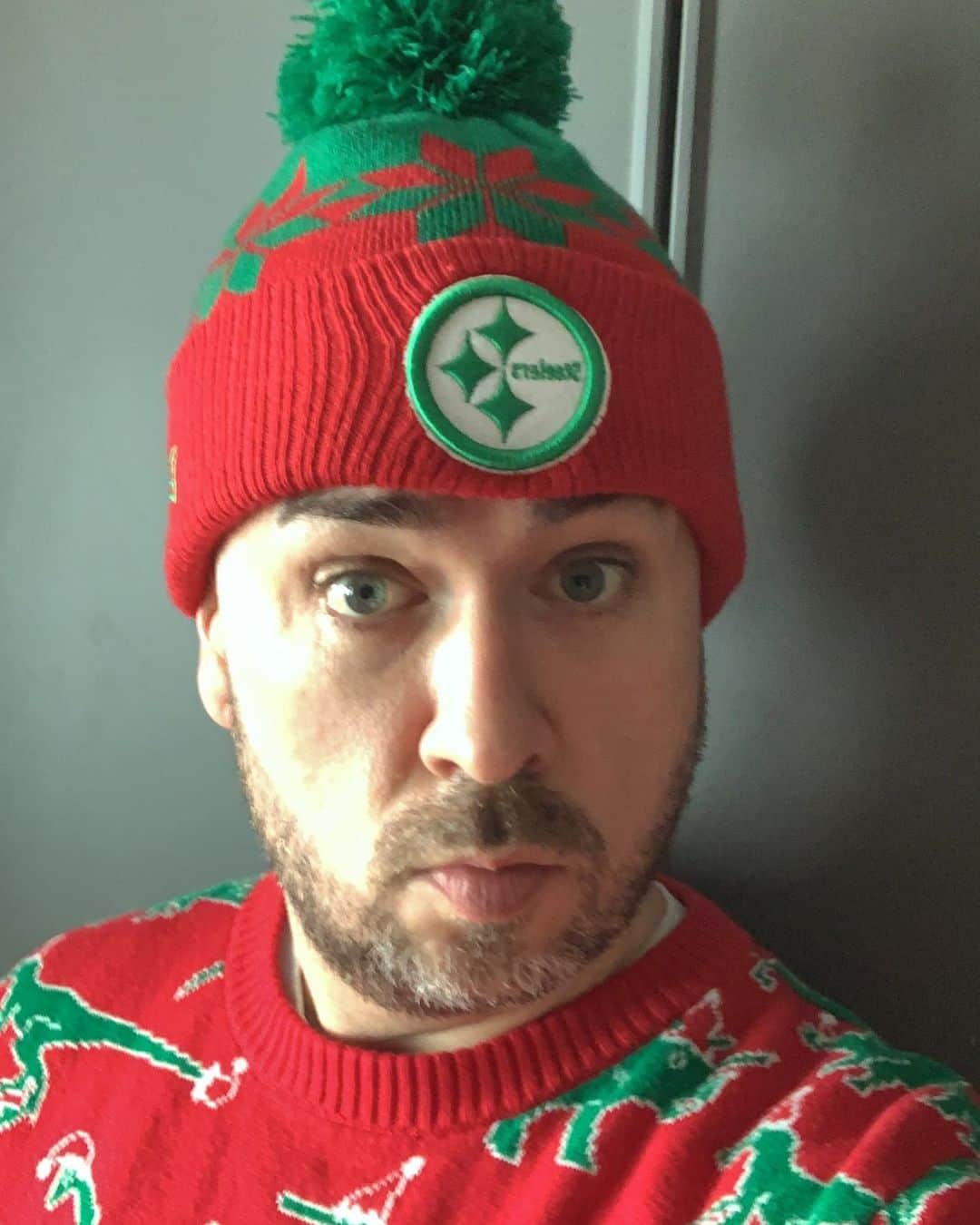サム・ハミントンのインスタグラム：「Tis a Steelers Xmas. Thank god they won a game again!  스틸러스에 크리스마스! 다행이 다시 이겼네」