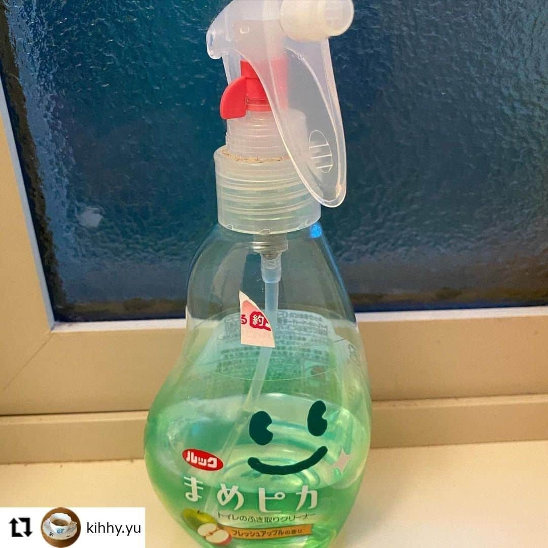 【公式】ルック 防カビくん煙剤さんのインスタグラム写真 - (【公式】ルック 防カビくん煙剤Instagram)「. #regram @kihhy.yu まめピカをお褒めいただき、ありがとうございます💗 フレッシュアップルの香りを、気に入っていただけて嬉しいです🍎 ぜひ、年末のトイレ掃除もお手伝いさせてくださいね😊 . まめピカなら、水に溶けやすいトイレットペーパーでも、”ボロボロ防止成分”を配合しているので大丈夫👍 拭いた後はそのままトイレに流すだけだからラクチンです🎶 . この投稿をご覧になっている皆さんも、 トイレはこまめなお掃除で、がんばらなくてもキレイにしちゃいましょう🚽✨ ・・・ #まめピカ  トイレ掃除にまめピカ！ 青リンゴの香りと、トイレットペーパー使っても拭き掃除できるのもありがたい。 この年末も頼りにしてますよ。 よろしく！☺️☺️」12月28日 10時57分 - look.plus_official