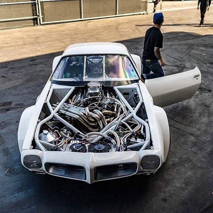 Classics Dailyさんのインスタグラム写真 - (Classics DailyInstagram)「#ClassicsFeature _____ @rileystair's Trans Am is filled with some wild fabrication. _____ #classiccar #musclecar #americanmuscle #hotrod #protouring #prostreet #restomod #classicsdaily #streetrod #streetcar #customcar #hotrods #streetrods #pontiac #firebird #transam」12月28日 11時00分 - classicsdaily