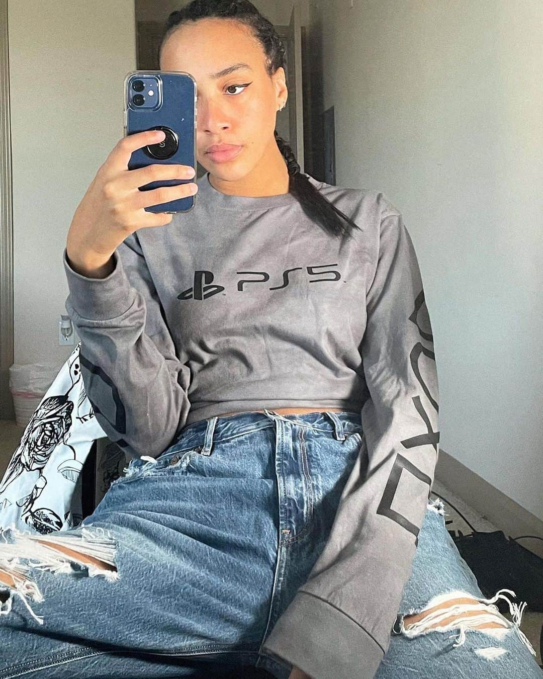 American Eagleのインスタグラム：「@fiona_nova & @prestonplayz hitting us with the PS5™ inspired looks we all had on our wishlist 🎮」
