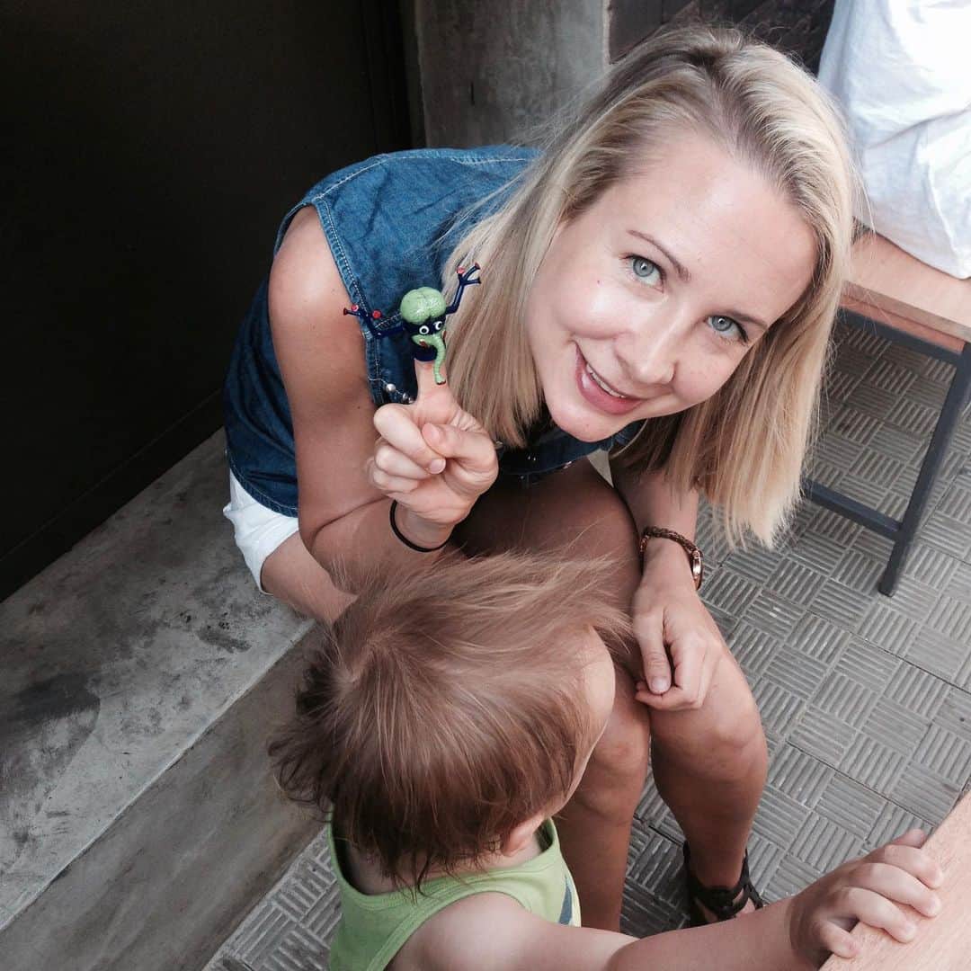 トニー・アゼベドのインスタグラム：「Happy Anniversary to my best friend, mother and wife! 20 years together 11 married! Keeps getting better!」