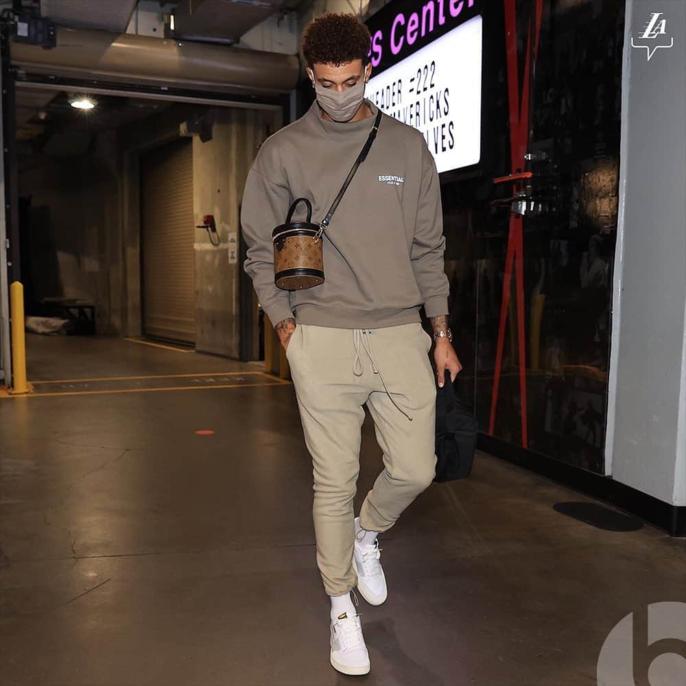 Los Angeles Lakersさんのインスタグラム写真 - (Los Angeles LakersInstagram)「Show’s arrived 🎬」12月28日 11時19分 - lakers