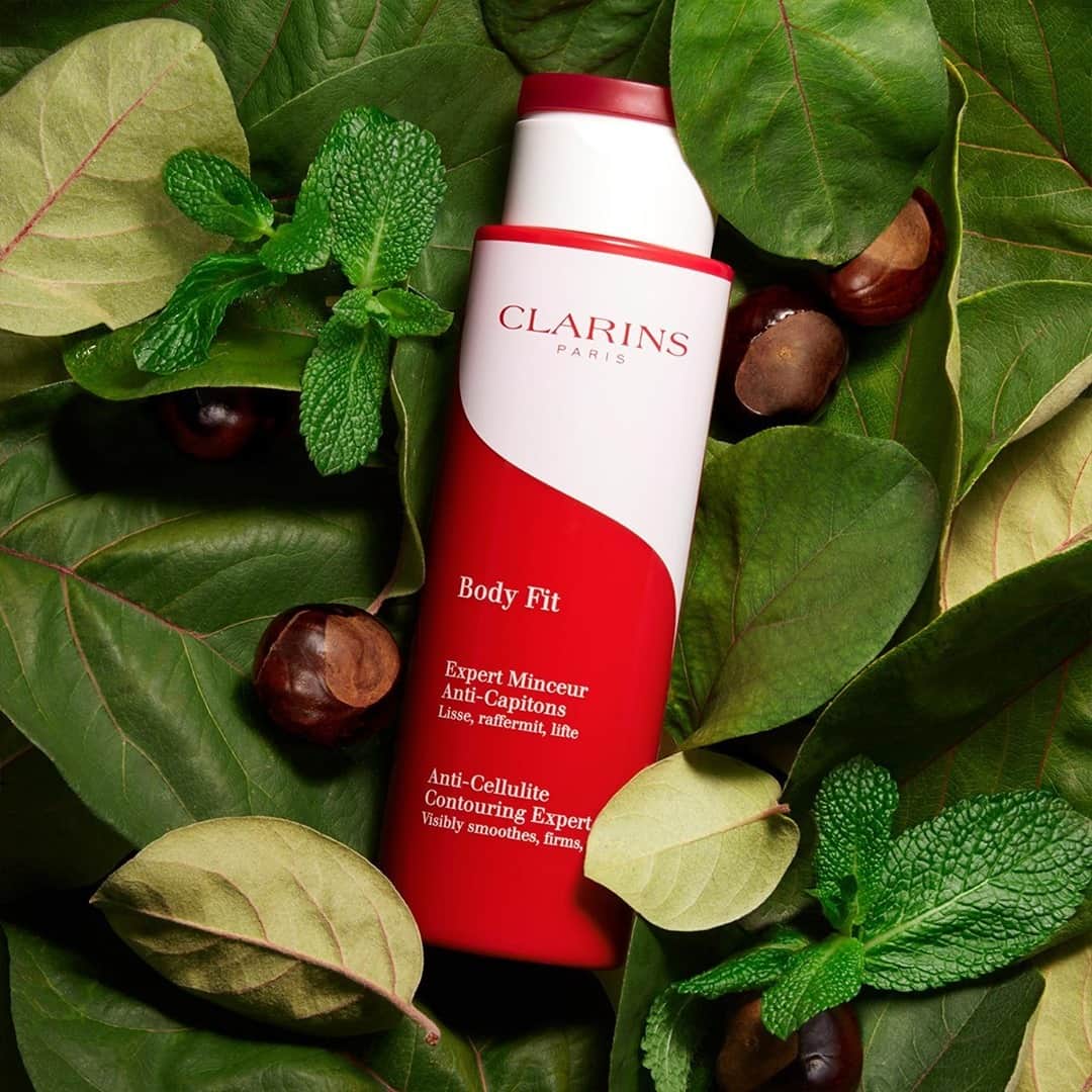 Clarins Canadaのインスタグラム：「Body Fit targets 3 types of adipocytes and each stage of adipose tissue formation, which helps minimize the look of cellulite. Its firming and draining action as well as its ultra-smooth & highly refreshing creamy gel texture instantly promote a feeling of lightness.🍃✨⁣ __________⁣ En intervenant sur 3 types d’adipocytes et à toutes les étapes de la formation du tissu adipeux, Body Fit aide à minimiser l’apparence des capitons. Son action raffermissante et drainante, jumelée à sa texture ultra-fondante à effet frais offre une sensation de légèreté immédiate et un effet tenseur.🍃✨⁣ .⁣ .⁣ .⁣ #Clarins #ItsAllAboutYou #ClarinsBody」