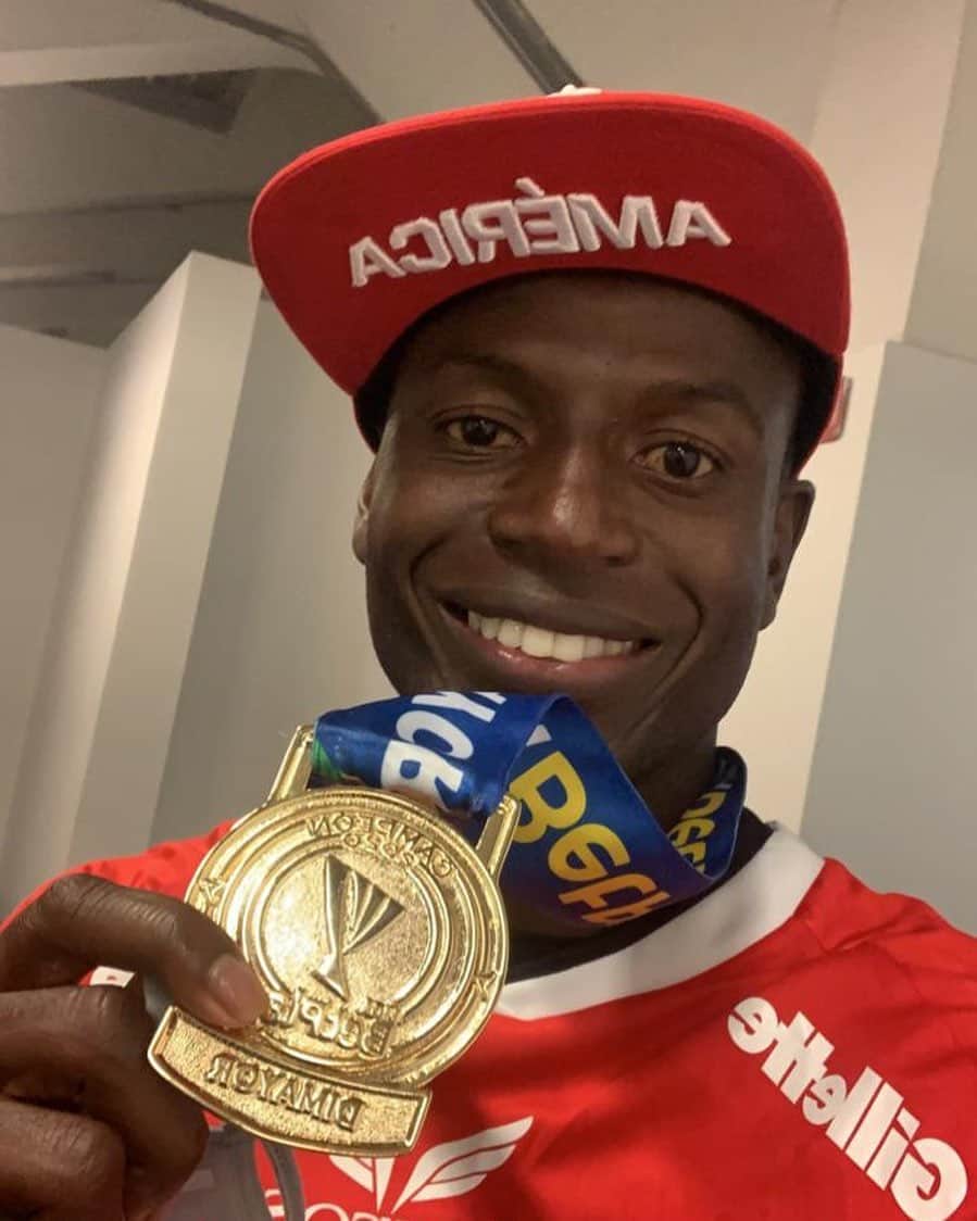 エルキン・ソトのインスタグラム：「Que bien parcero, felicitaciones @adrianramosla20 no es fácil hacer lo que hiciste, venir después de una gran carrera en Europa y quedar campeón, gracias a un club que te valora y técnicos que si saben la importancia de tener jugadores así dentro de un equipo. Disfrútalo parcero.」