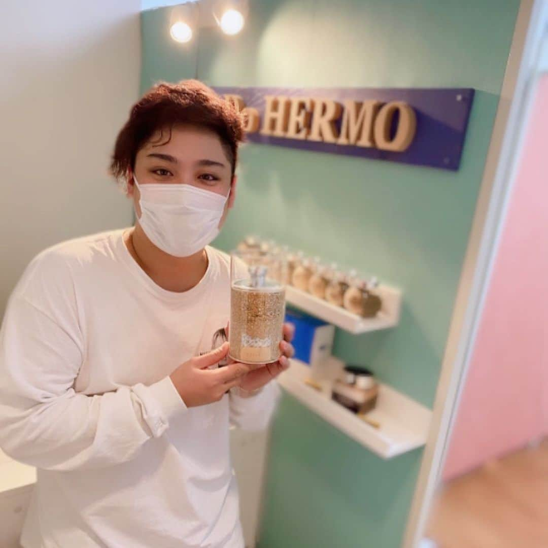 はまやねんさんのインスタグラム写真 - (はまやねんInstagram)「@do_hermo_osaka さんにてよもぎ蒸しをして頂きました！！！ ミストサウナみたいでデトックスがドバドバ出て終わった後はスッキリして30分かかる道のりを歩いて帰りました(笑) ダイエットや疲労回復にも効果があるのでよかったら皆さんも是非！！！ 最近気持ちが美容に目覚めたような気がします。 #美容　#デトックス　#サウナ #ダイエット　#ミストサウナ　#疲労回復 #よもぎ蒸し　#よもぎ　#dohermo #大阪　#南船場　#健康」12月28日 11時23分 - hamayanen0310