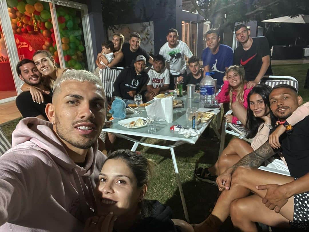 のインスタグラム：「Amigos ❤️👏🏽」